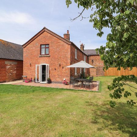 Hill Farm Villa Нантуич Екстериор снимка