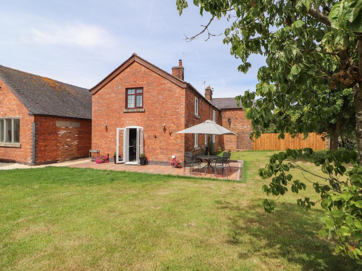 Hill Farm Villa Нантуич Екстериор снимка