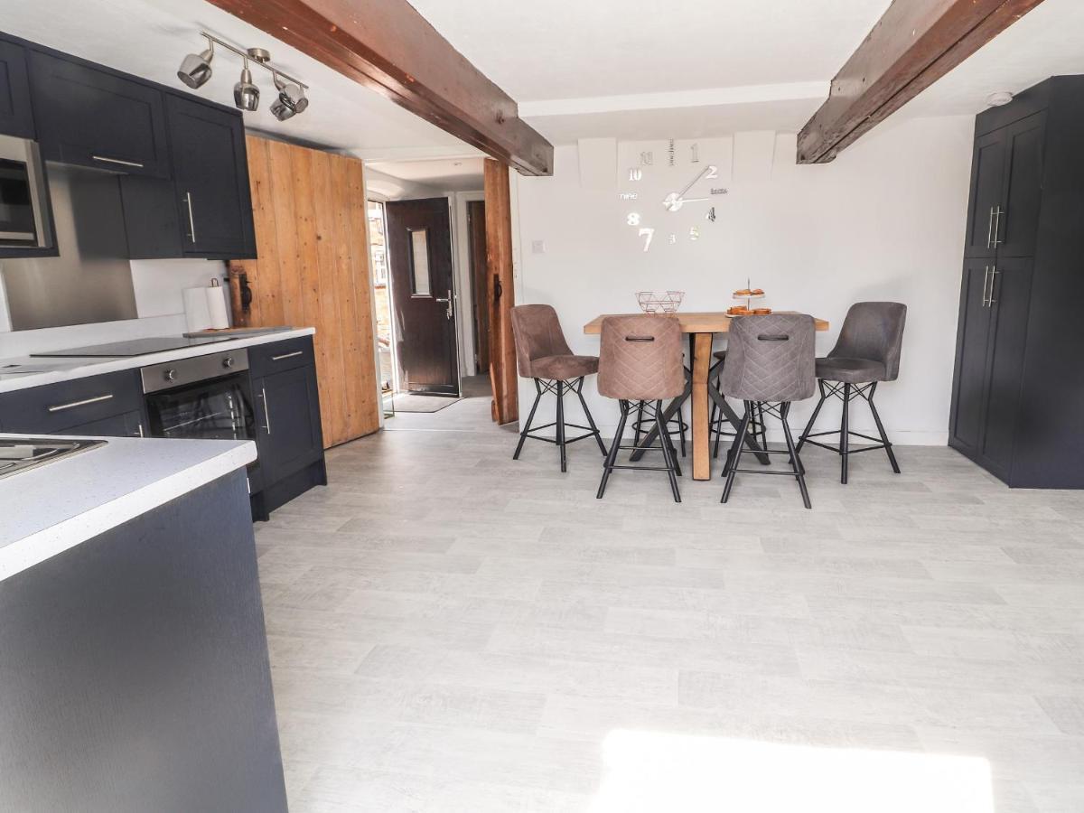 Hill Farm Villa Нантуич Екстериор снимка