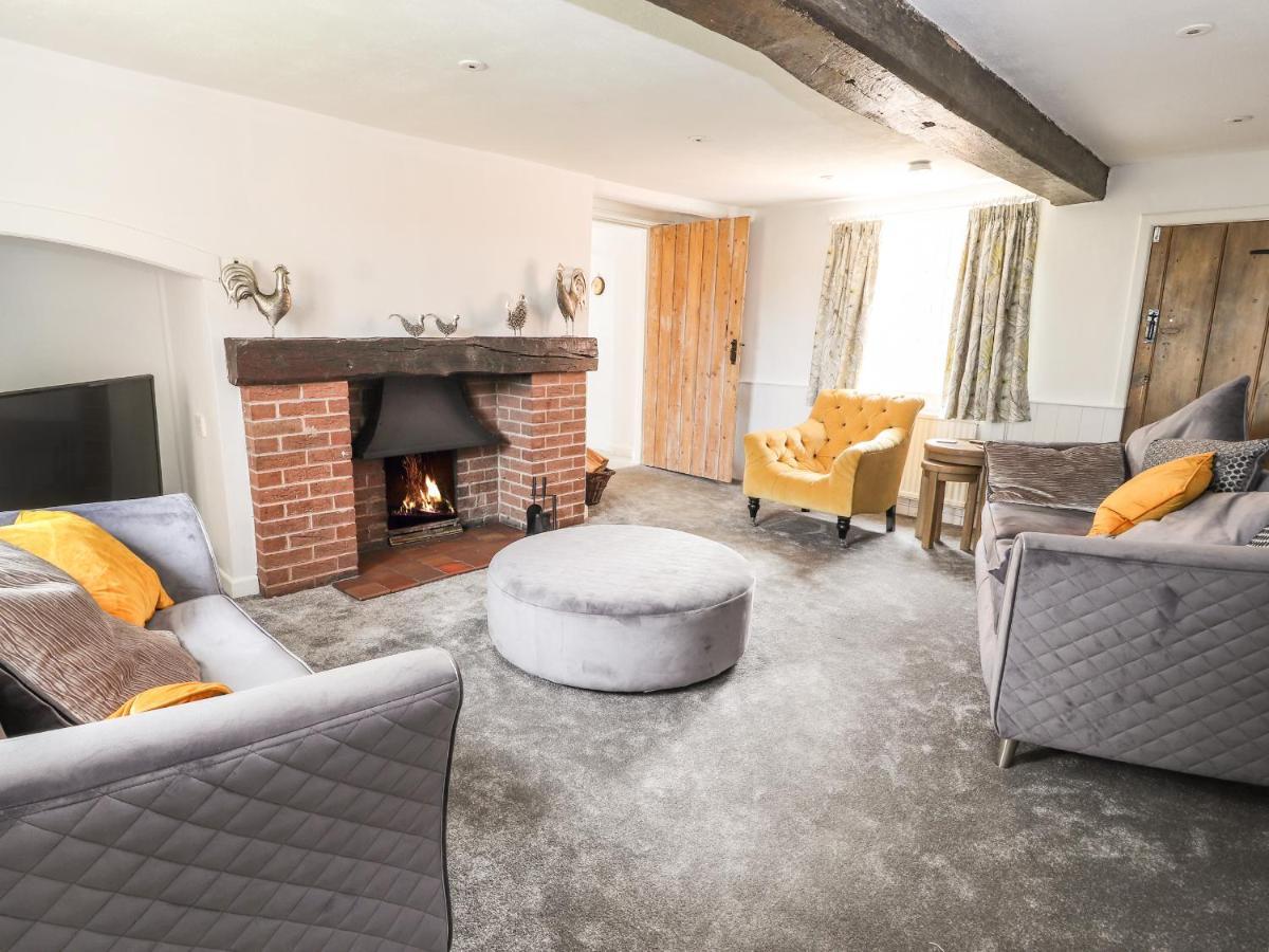 Hill Farm Villa Нантуич Екстериор снимка