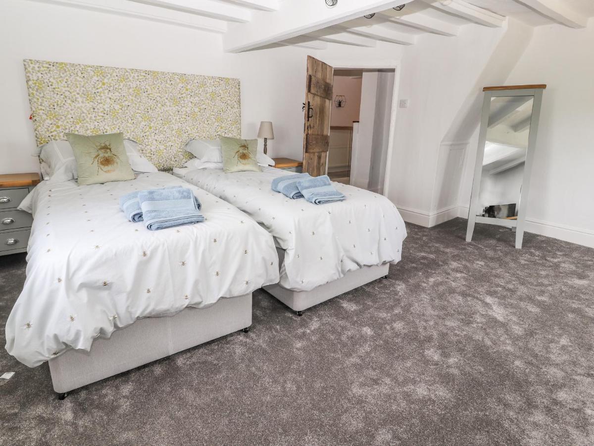 Hill Farm Villa Нантуич Екстериор снимка