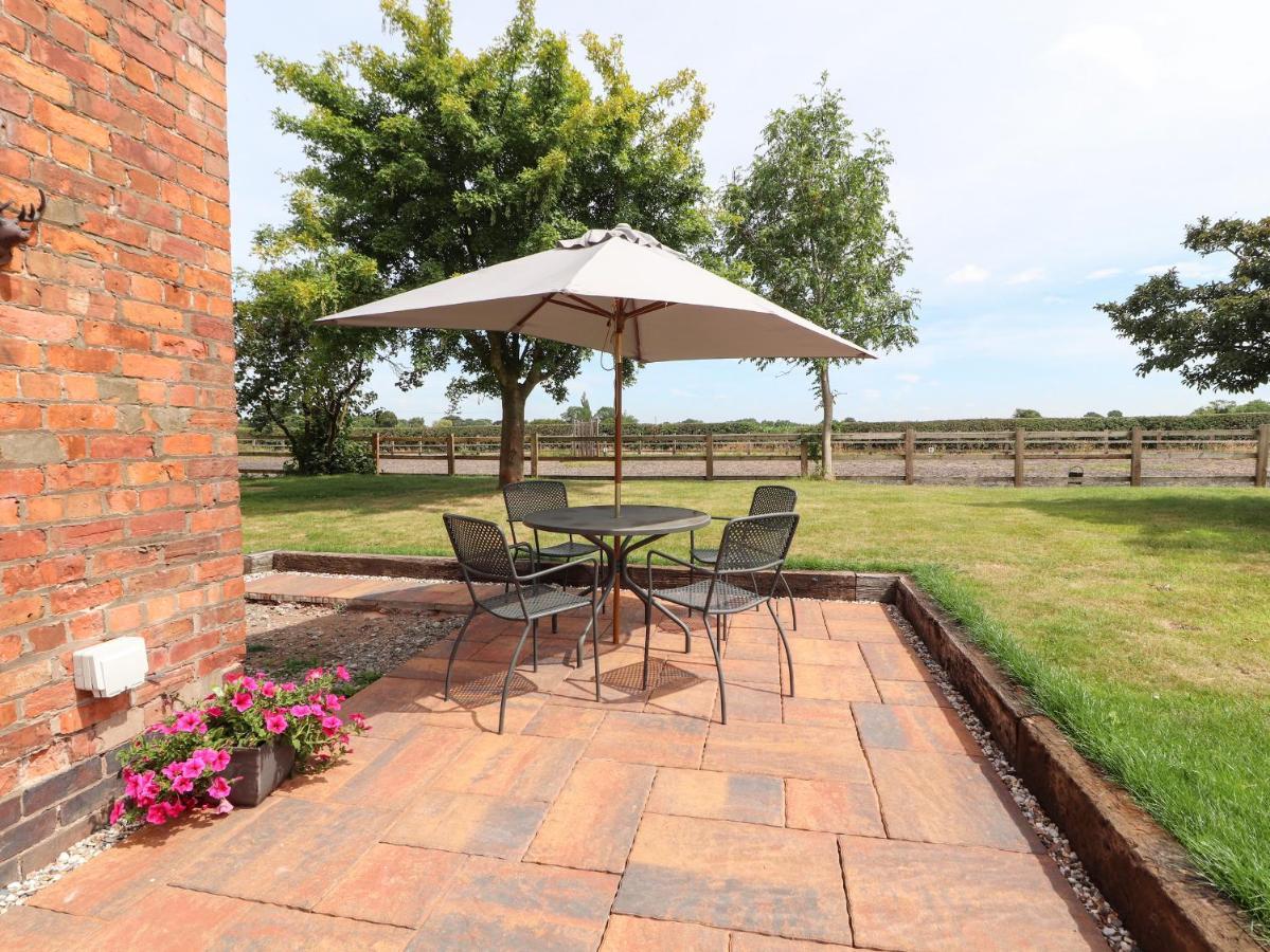 Hill Farm Villa Нантуич Екстериор снимка