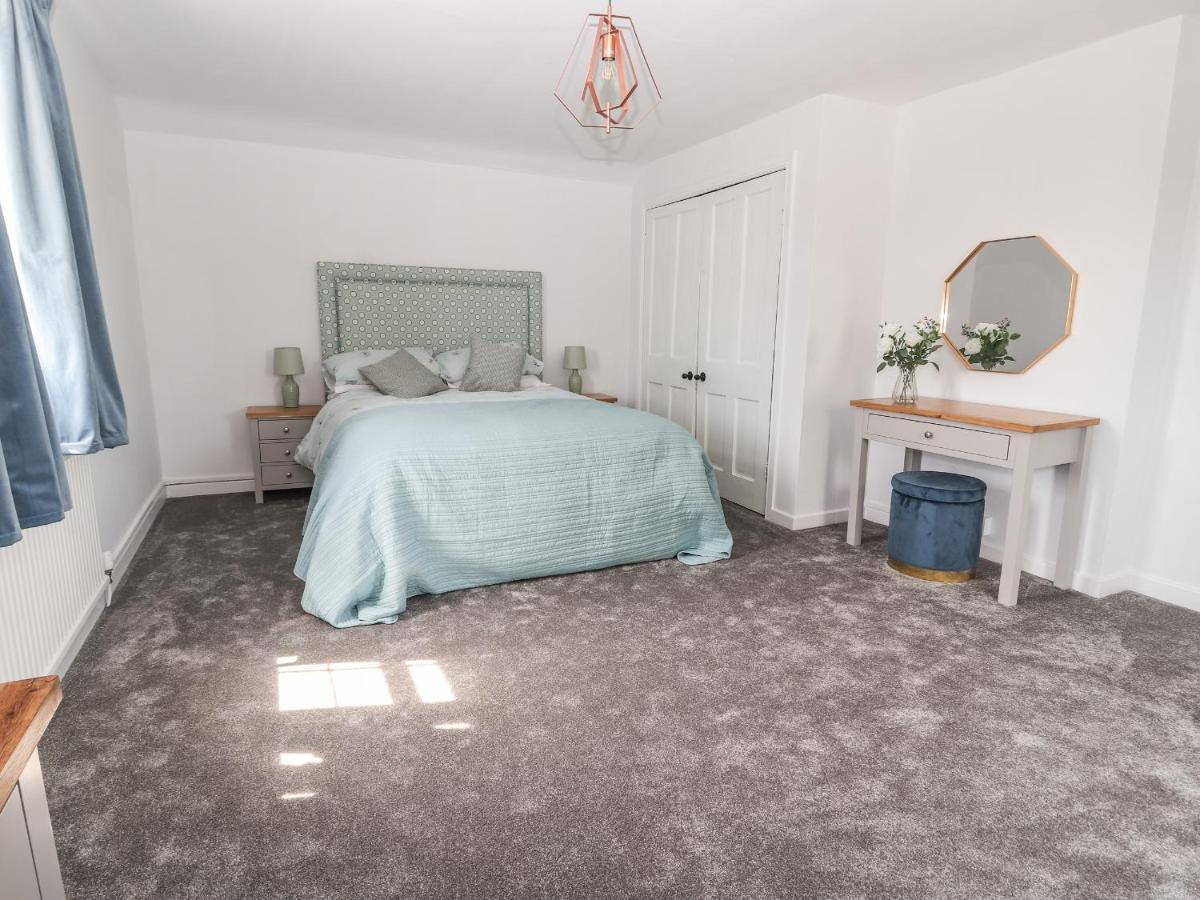 Hill Farm Villa Нантуич Екстериор снимка