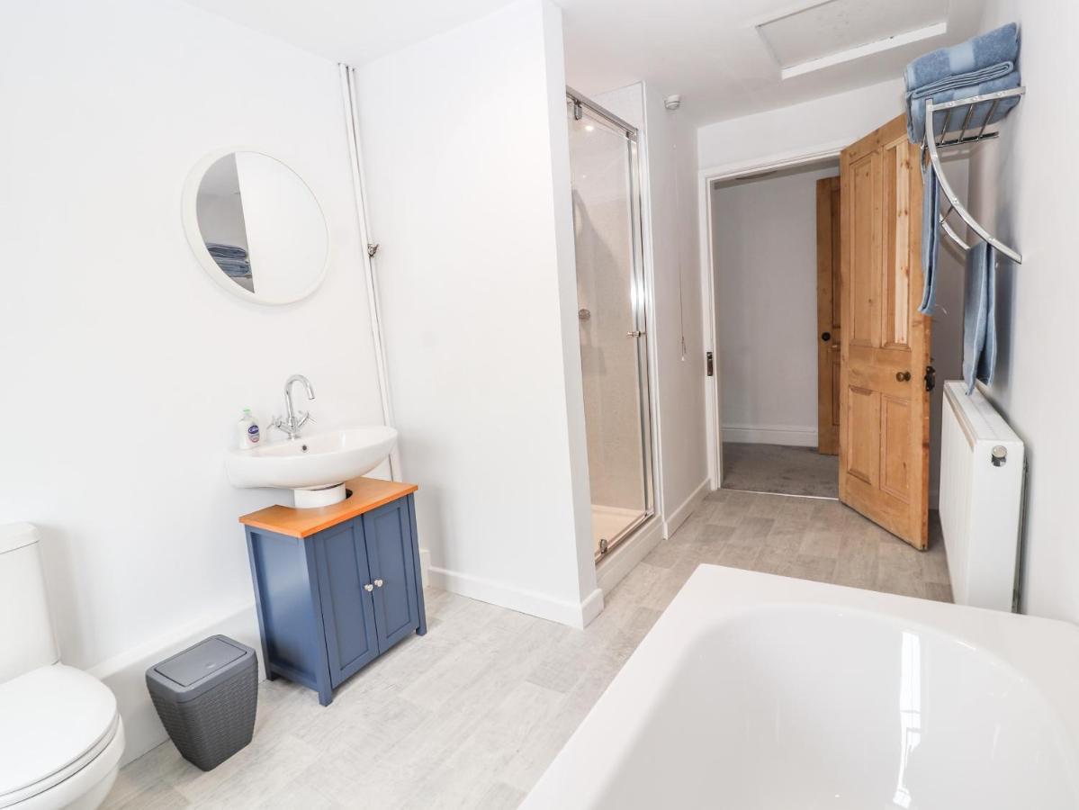 Hill Farm Villa Нантуич Екстериор снимка