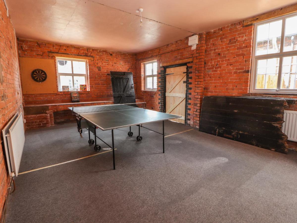 Hill Farm Villa Нантуич Екстериор снимка