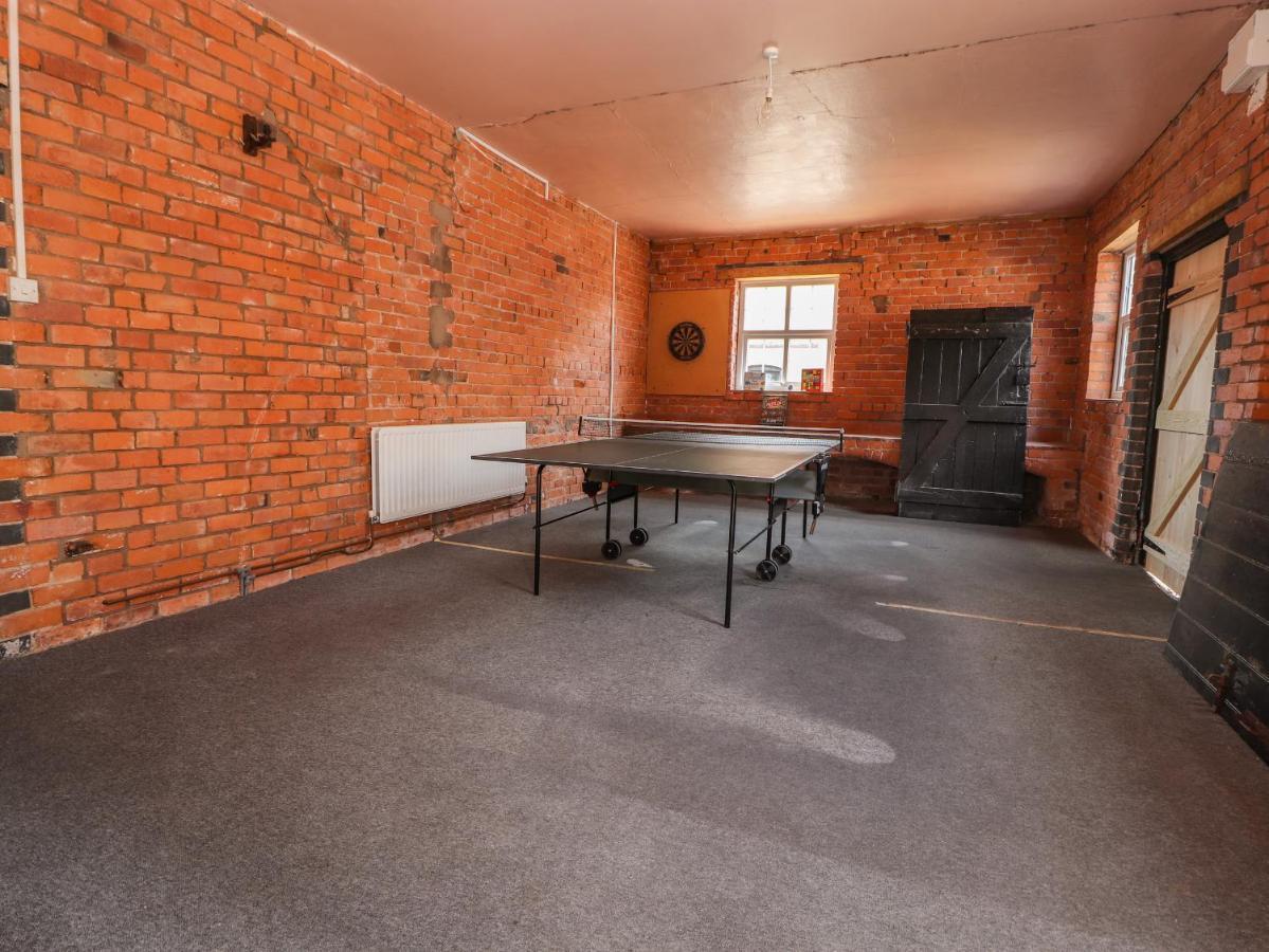 Hill Farm Villa Нантуич Екстериор снимка